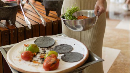 Aprende a hacer tortillas en el nuevo taller que enaltece al maíz en este hotel de México y que no querrás perderte