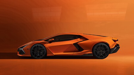 Lamborghini Revuelto 3