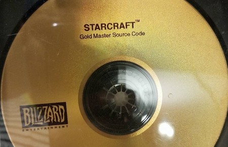 Un fan se hace con la copia maestra perdida del Starcraft original... y se la devuelve a Blizzard