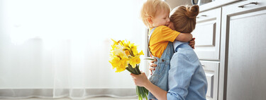 Abraza a tu hijo cada día: nueve beneficios de los abrazos para los niños 