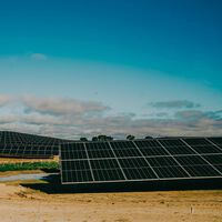 Placas solares más eficientes: el nuevo descubrimiento que beneficia a los países con sol y calor todo el año