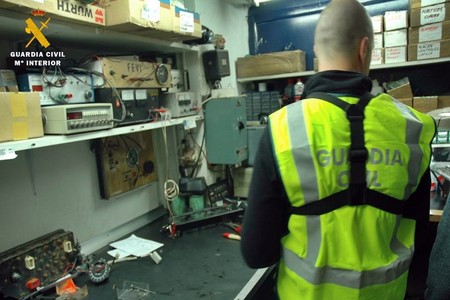 Más de 100 detenidos en toda España por recortar 165 millones de kilómetros a 1.094 coches usados