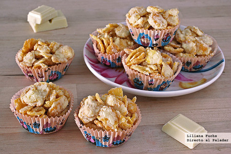 Crujientes de copos de maíz y chocolate blanco. Receta fácil
