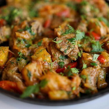 Llegan a Lidl las ollas de hierro fundido estilo Le Creuset: por menos de 40 euros y perfectas para guisos de todo tipo 