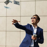 Está demostrado: gastar el dinero en estas cosas nos hace más felices 