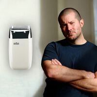 Qué tiene que ver un fabricante de maquinillas de afeitar con el éxito de Apple: el maestro que forjó a Jony Ive 