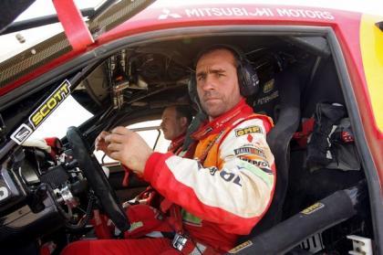 Stephane Peterhansel le da un palo a Carlos Sainz