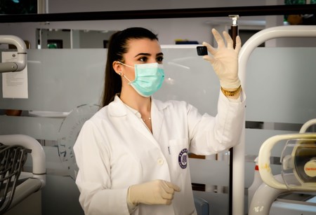 Más cerca de un tratamiento contra el Alzheimer: un anticoagulante parece frenar su avance en ratones
