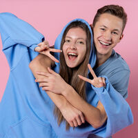 Mi hijo adolescente es muy influenciable: por qué es importante enseñarle a gestionar la presión de grupo 