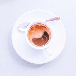 Se adelanta el Black Friday y esta cafetera superautomática con espumador de leche ahora cuesta 200 euros menos