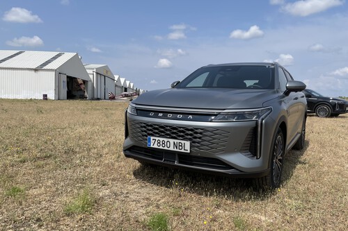 Omoda 9 SHS, primeras impresiones: cuesta 50.000 euros (sin ayudas) pero su potencia es la de un coche de más de 100.000