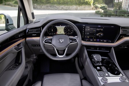 Volkswagen Touareg Phev 04 Interior