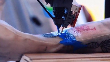 El robot industrial que le quiere quitar el trabajo a los tatuadores