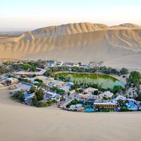 Essa pequena vila no Peru fica escondida entre dunas gigantescas, tem um oásis natural e parece literalmente uma miragem no meio do deserto 