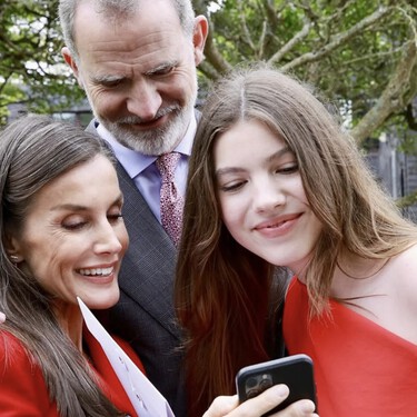 Felipe, Letizia y Sofía consiguen deslumbrar a la prensa extranjera: la monarquía se hace fuerte fuera de nuestras fronteras 