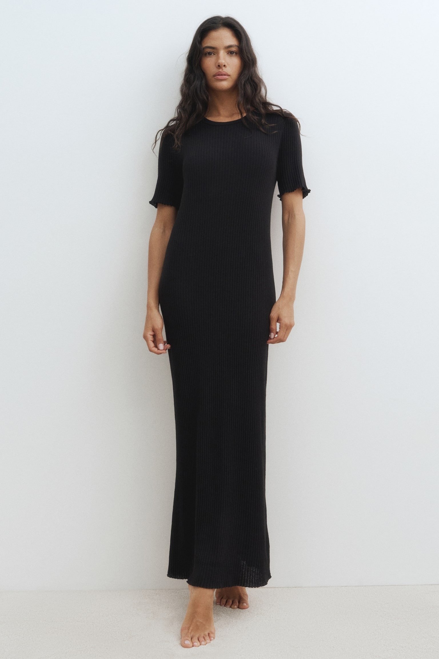 Vestido negro en punto de canalé