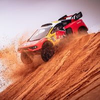 Sébastien Loeb sigue soñando con el milagro pero Nasser Al-Attiyah controla el Dakar 2023