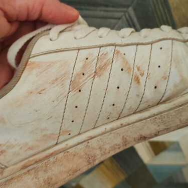 El borrador mágico también sirve para dejar tus zapatillas blancas tan limpias como si estuvieran nuevas
