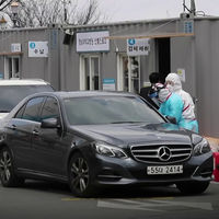 Pruebas del coronavirus como quien va al McDonald's: cuando la cultura de vivir en el coche resulta más seguro que ir al hospital