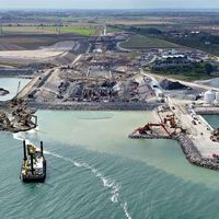 Con módulos de 73,000 toneladas de concreto y tanto acero como 50 Torres Eiffel: así se está construyendo el túnel submarino más grande del planeta