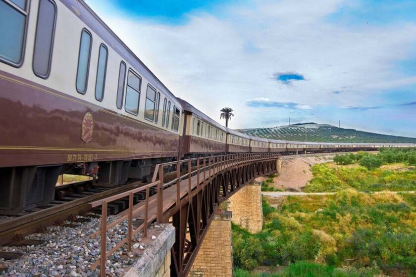 Uno de los trenes de lujo más famosos de España saldrá por primera vez de Madrid recorriendo las ciudades más monumentales del sur peninsular