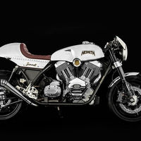 2.163 cc de orgullo británico encerrados dentro de la mastodóntica Hesketh Sonnet