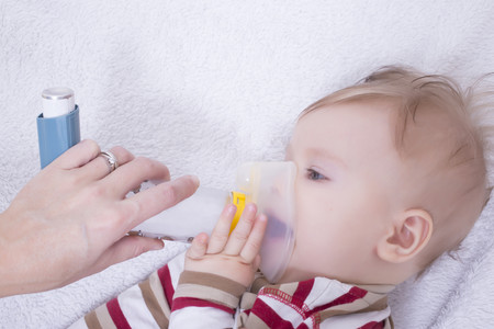 Los sistemas con mascarilla son los idóneos para la administración del tratamiento a los niños con problemas respiratorios