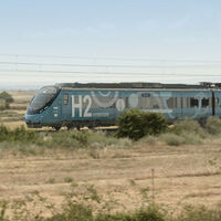 El primer tren de hidrógeno empieza a rodar en España: un Cercanías con la pila de Toyota