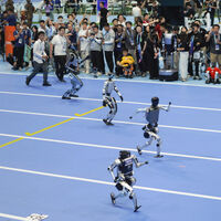 China está volcada en los robots. Tanto, que les ha montado unas olimpiadas en las que juegan al ping pong u ordenan medicinas