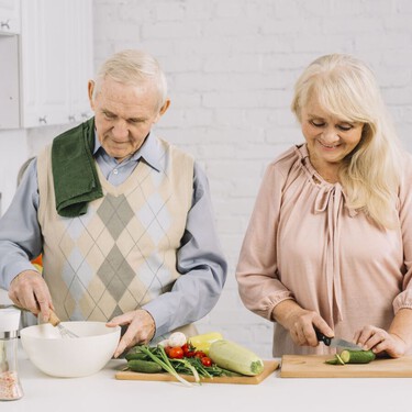 Preparar comida casera una vez a la semana puede reducir el riesgo de desarrollar demencia en un 30 %