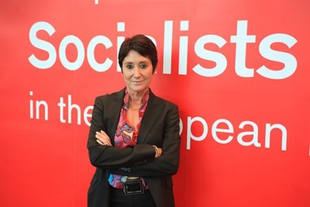 "Hollywood y Vivendi presionan a los socialistas": entrevista a Françoise Castex (eurodiputada)