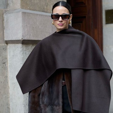 Adolfo Domínguez hace frente a la ola de frío con elegancia y rebaja ya este abrigo de piel no piel súper calentito 