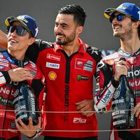 Pecco Bagnaia coincide con Marco Bezzecchi: "Nunca jugaría al póker con Marc Márquez. Todos sabíamos que iba a ganar aquí" 