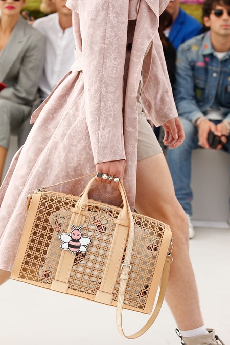 El bolso perforado de Dior, el más deseado del momento