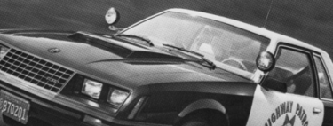 Em 1982, este Ford Mustang ganhava a vida perseguindo Porsches: seu grande motor V8 permitia ultrapassar 250 quilômetros por hora