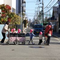 Japón lleva años sumido en una hecatombe demográfica. Ahora ya sabe el precio para salir de ella: bebés extranjeros