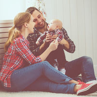 Los funcionarios vascos ya cuentan con un permiso de paternidad de 18 semanas, equiparándose a de las madres