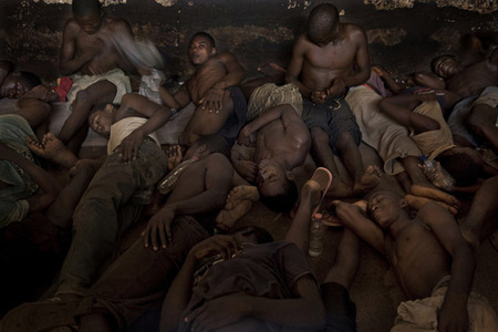 Fernando Moleres gana el premio Tim Hetherington Grant por su trabajo sobre el encarcelamiento de menores en Sierra Leona