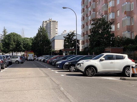 Coches aparcados en la calle