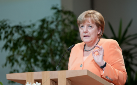 Angela Merkel cree en una red "de dos carriles" como vía para su evolución