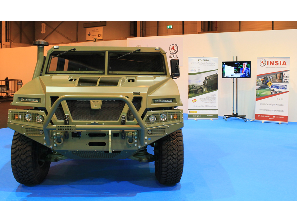 Proyecto ATHEMTO: el todoterreno del ejército español para declarar la guerra a la contaminación, con 50 km de autonomía eléctrica