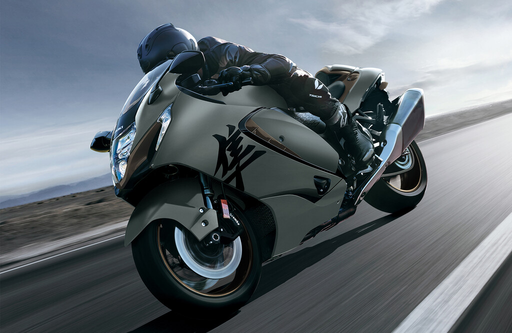 Las marcas japonesas llegaron a un pacto hace 30 años: ninguna moto superaría los 300 km/h. Pero entonces llegó la Suzuki Hayabusa a casi 450 km/h 