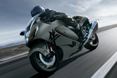 Hace 30 años las marcas japonesas llegaron a un pacto: ninguna moto superaría los 300 km/h. Y entonces llegó la Suzuki Hayabusa a casi 450 km/h