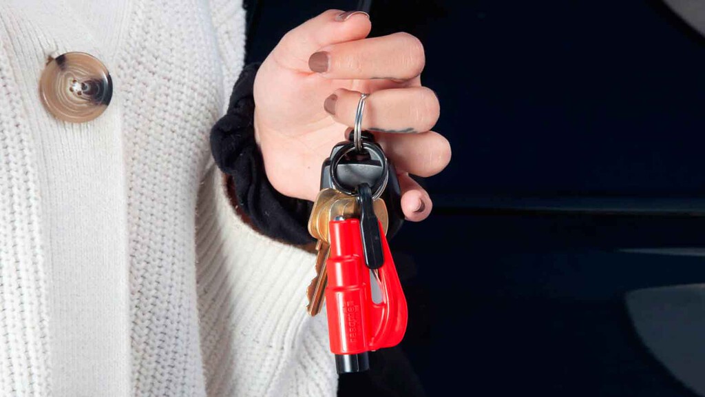 Esto lo deberíamos llevar todos en el coche: un llavero que te salva de quedarte atrapado y que solo cuesta 10 euros
