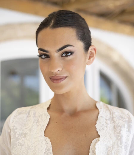 Marta Lozano nos conquista con un estilo clásico el día de su boda: un precioso peinado y maquillaje de Dior