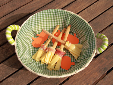 Escobas de bruja con queso gouda sin lactosa: aperitivo para la cena de Halloween. Receta