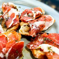 El jamón bueno cuesta una pasta, pero hoy no: apenas 30 euros por estos 8 sobres 100% ibéricos