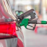 Los británicos se saltaban el impuesto sobre el combustible al pasarse a un coche eléctrico. La solución del Gobierno: crear otro impuesto 