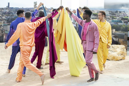 Siete colores clave que fueron tendencia en las pasarelas y que necesitan estar en tu armario esta primavera
