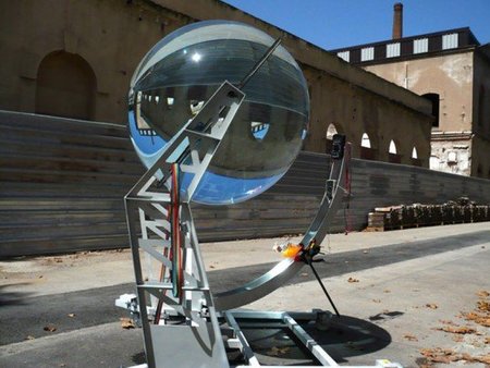 Una nueva generación de placas solares esféricas podrá obtener energía de la luz de la Luna